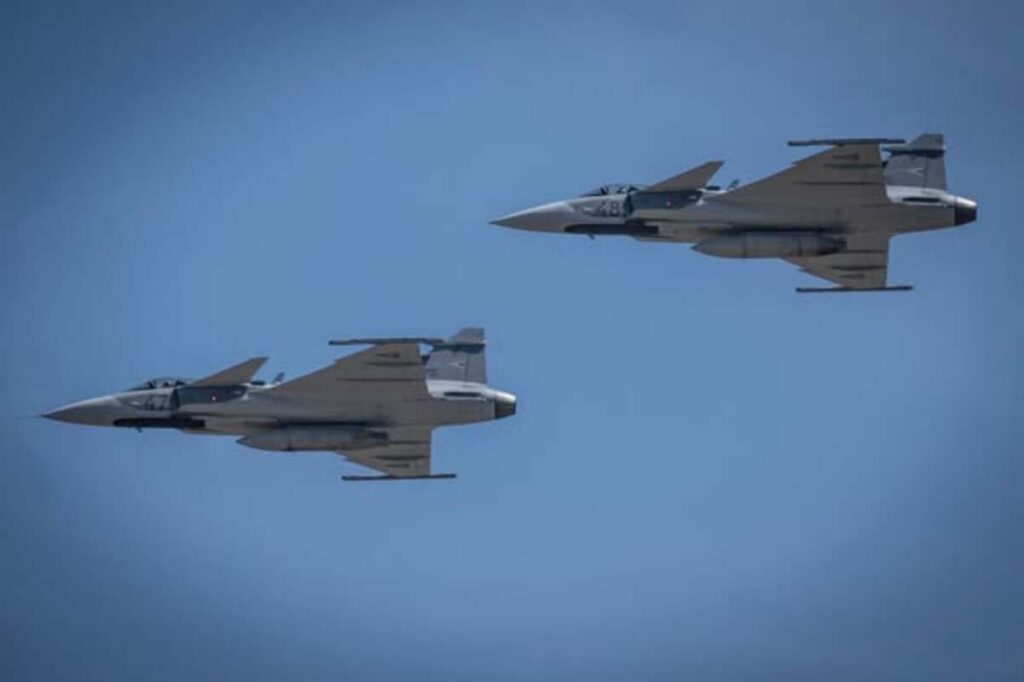 Alertă în Ungaria. Aeronavă furată de un tânăr, interceptată de avioane de vânătoare, lângă centrala nucleară Paks