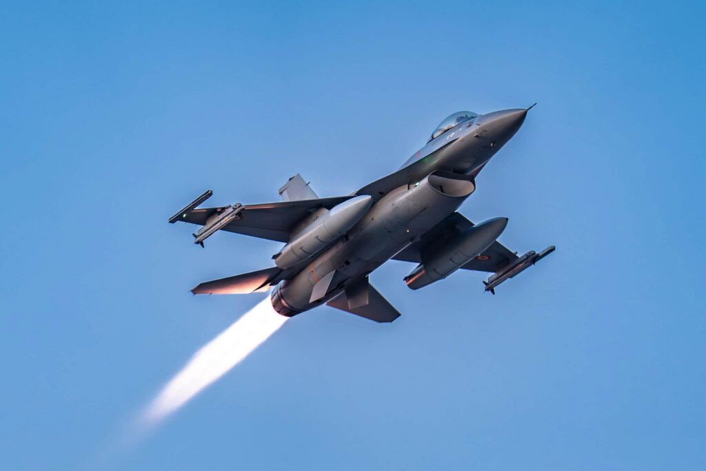 Avioane F-16 ridicate de la sol după ce o nouă dronă a intrat în România