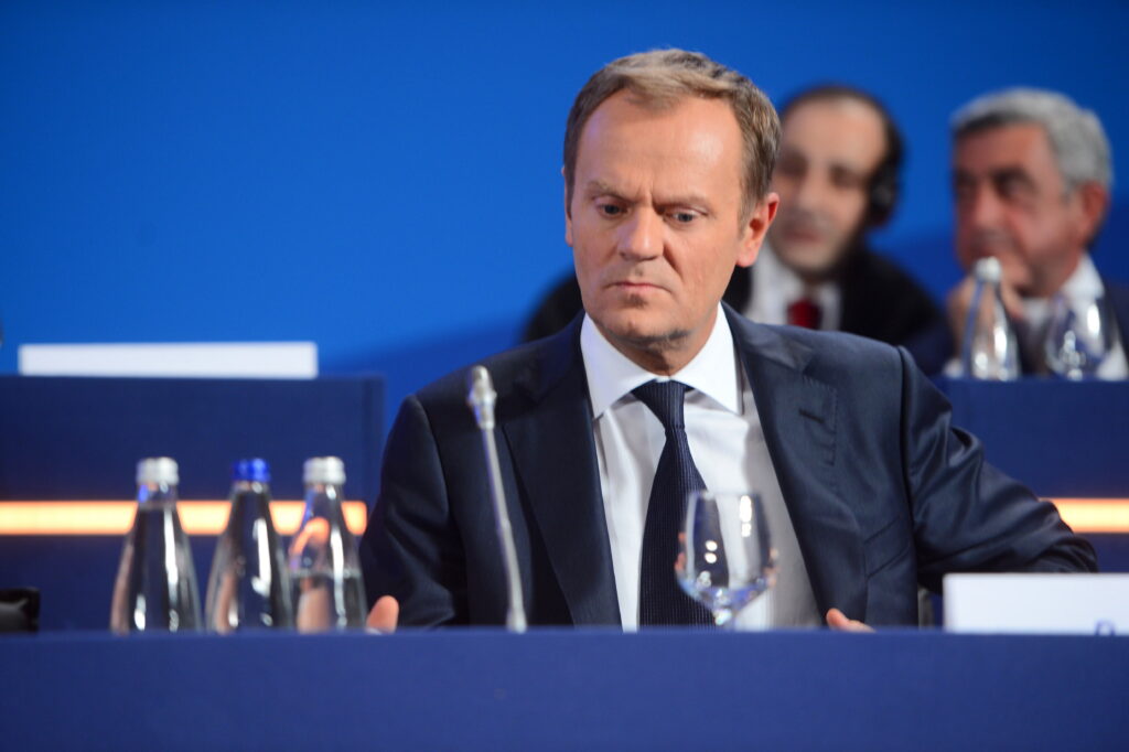Scindarea dreptei din Polonia îi poate crea probleme lui Donald Tusk