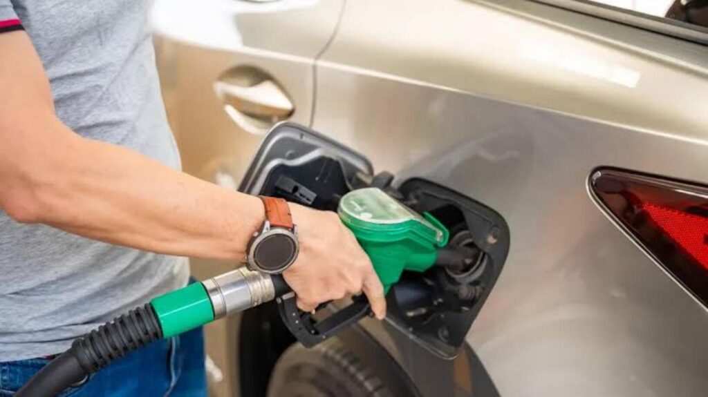 Acciza la motorină scade cu 25% de la 1 septembrie. Cât ar trebui să plătim la pompă