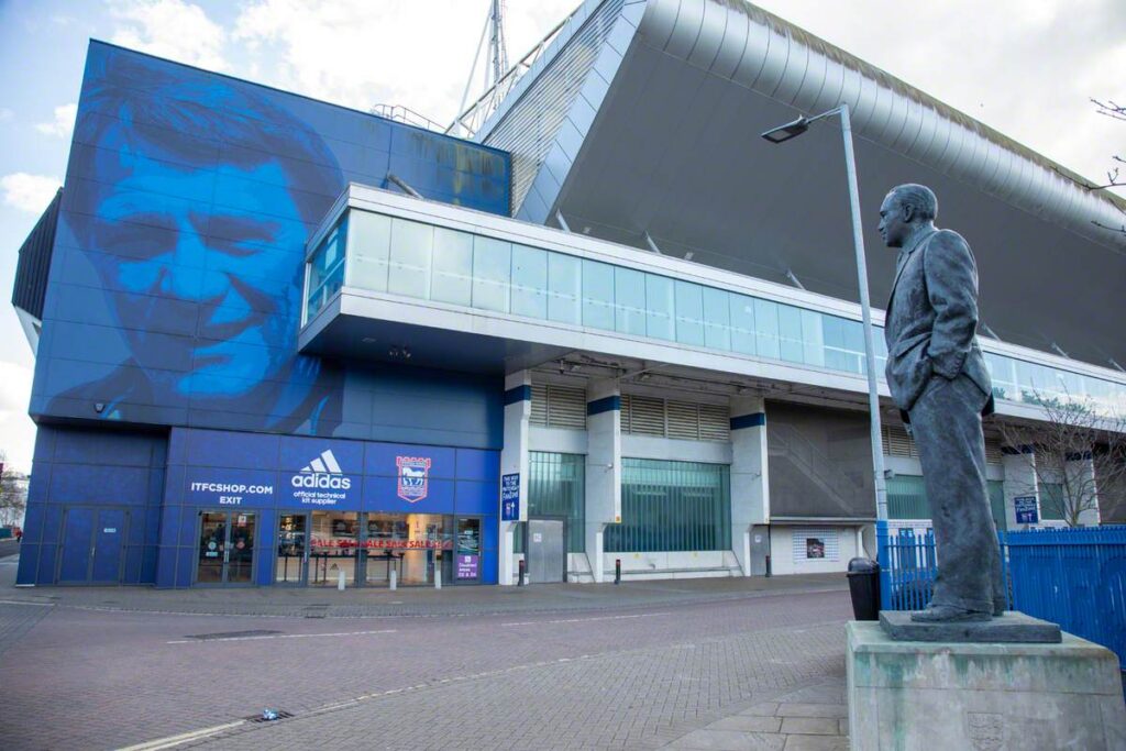 Sir Alf Ramsey a câștigat singurul titlu din istoria lui Ipswich. Sursă: Art.uk.org