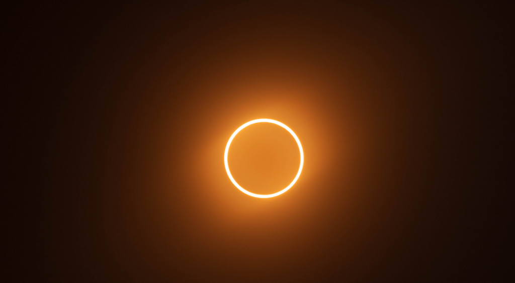 Cum să fotografiezi Perseidele și eclipsa de Soare din august. Un fotograf profesionist explică pas cu pas