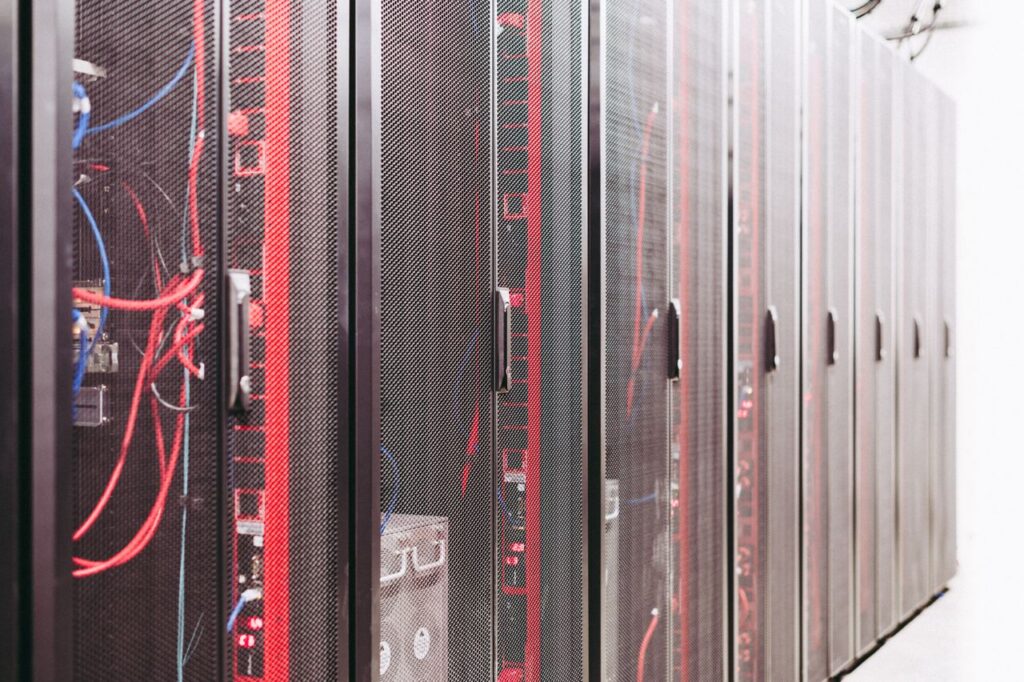 Revolta anti-AI schimbă jocul. Inteligența artificială intră în conflict cu comunitățile