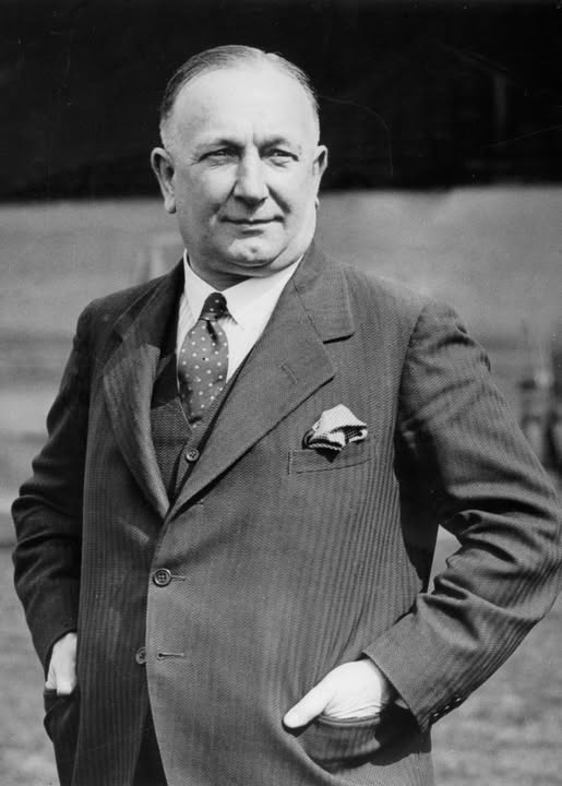 Herbert Chapman este antrenorul care i-a adus primele trofee lui Arsenal. Sursă foto: Facebook