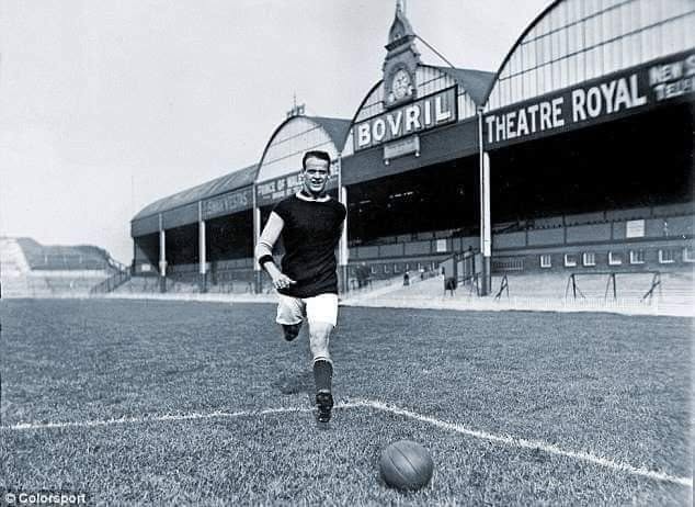 Billy Walker este golgheterul all time al lui Aston Villa, cu 214 goluri. Sursă foto: Facebook