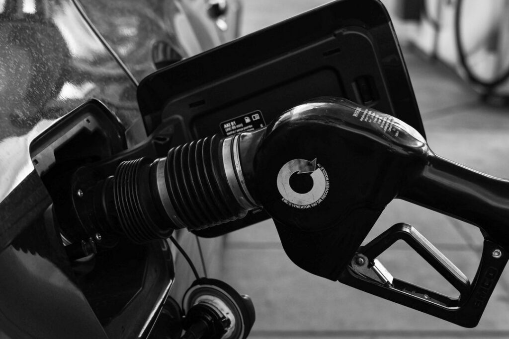 Scumpiri la pompă, după reducerea accizei. Preţul motorinei, din nou în creştere
