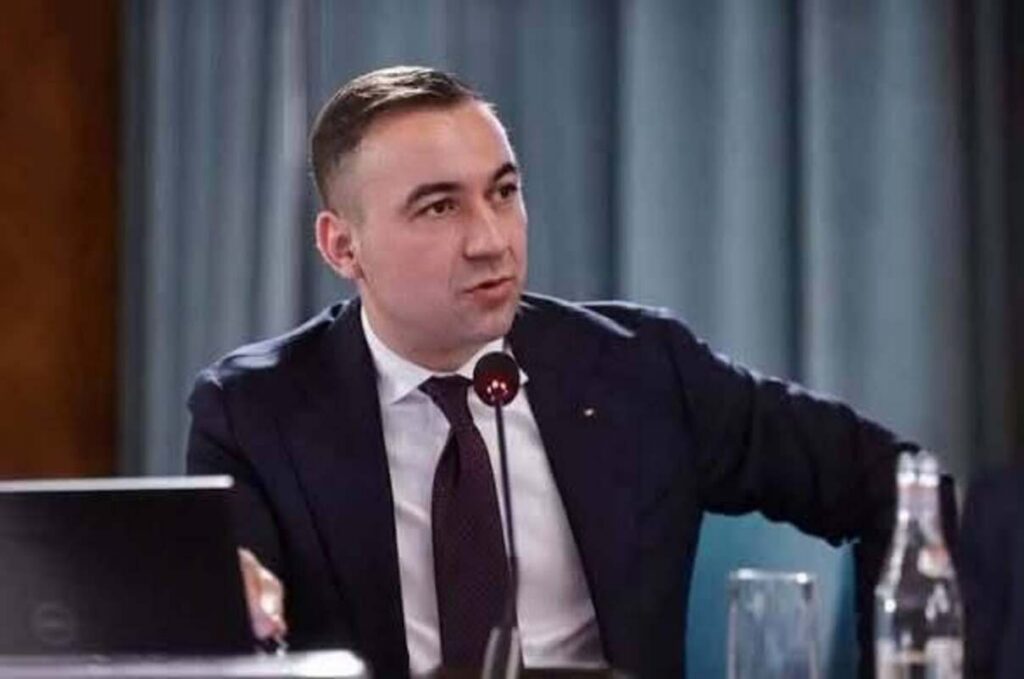 Bogdan Ivan atacă Guvernul Bolojan, în timp ce anunță ieftinirea motorinei cu 68 de bani pe litru