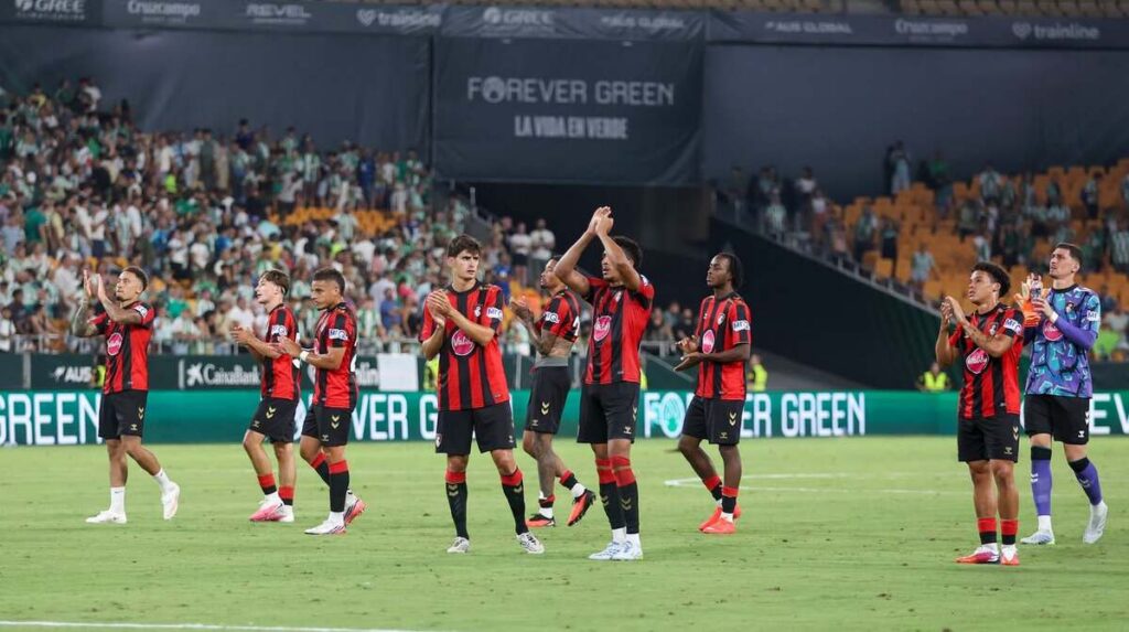 Bournemouth este neînvinsă de 18 meciuri în Premier League. Fanii au strâns bani cu găleata, iar fenomenalul Howe a reușit 3 promovări în 6 ani