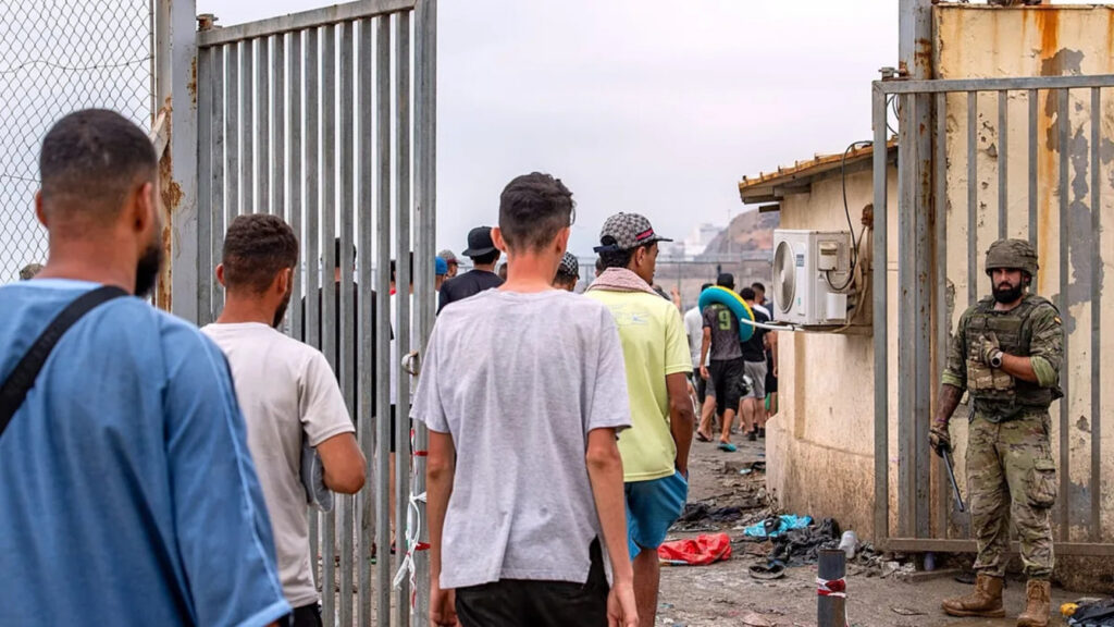 Criza migrației din Ceuta continuă. Apar suspiciuni legate de complicitatea autorităților marocane și eventuala implicare a Rusiei
