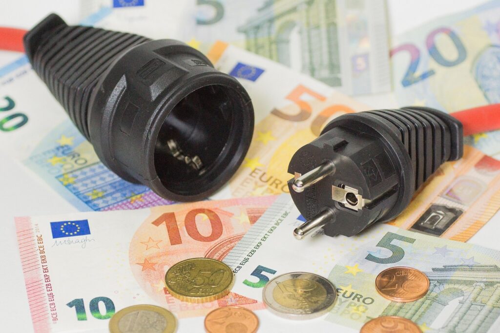Ministerul Energiei cere reducerea consumului între 19:00 și 23:00. Recomandările sunt valabile până la 31 august