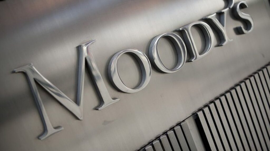 Piețele reacționează după decizia Moody’s privind România. Investitorii au cerut de 2,6 ori mai multe titluri de stat