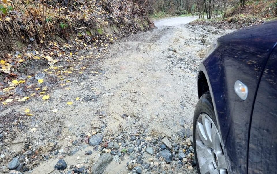 Șuici–Ianculești, veriga dificilă de pe traseul Argeș–Vâlcea dă bătăi de cap turiștilor care nu cunosc zona