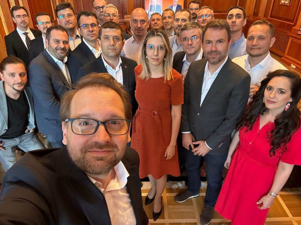 Dominic Fritz acuză, „amendamentul PSD-AUR împotriva timișorenilor s-a născut printr-o infracțiune” și depune o plângere penală