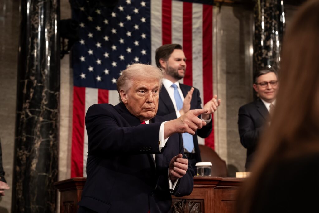 Trump cere schimbări majore în vaccinarea copiilor din SUA. Medicii îl contrazic