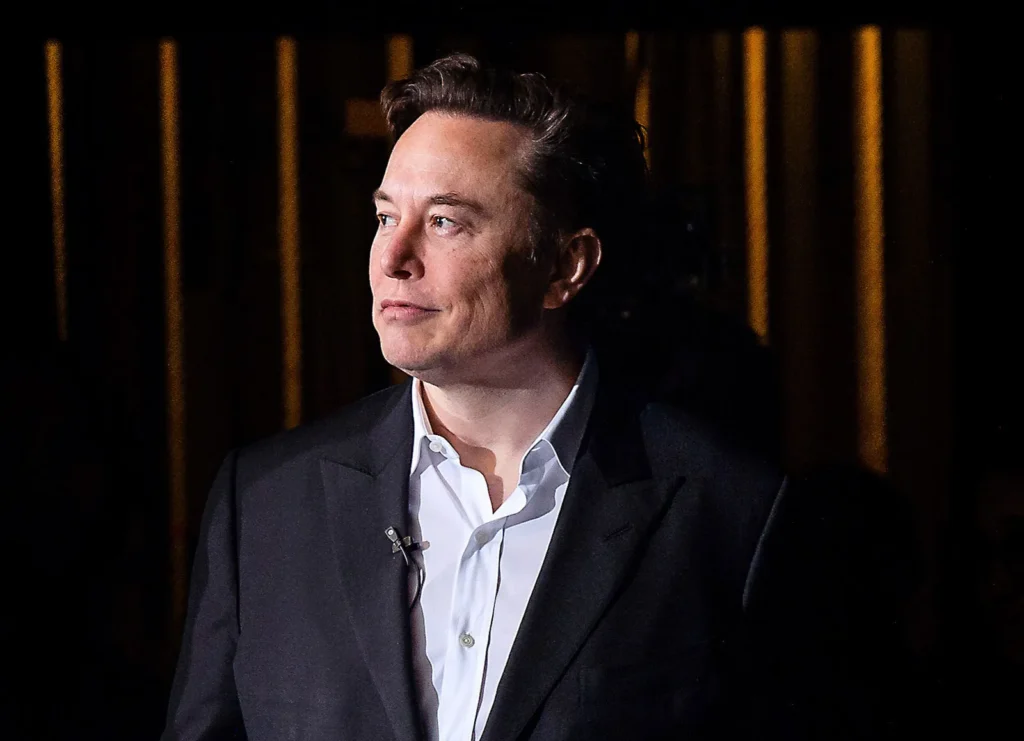 Elon Musk avertizează că AI ar putea ajunge imposibil de controlat. De ce vrea SpaceX să se miște înaintea rivalilor