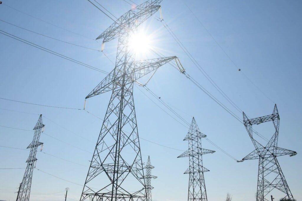 Canicula pune sistemul energetic al României la încercare. Avaria de la Turceni și consumul record cresc dependența de importurile de energie