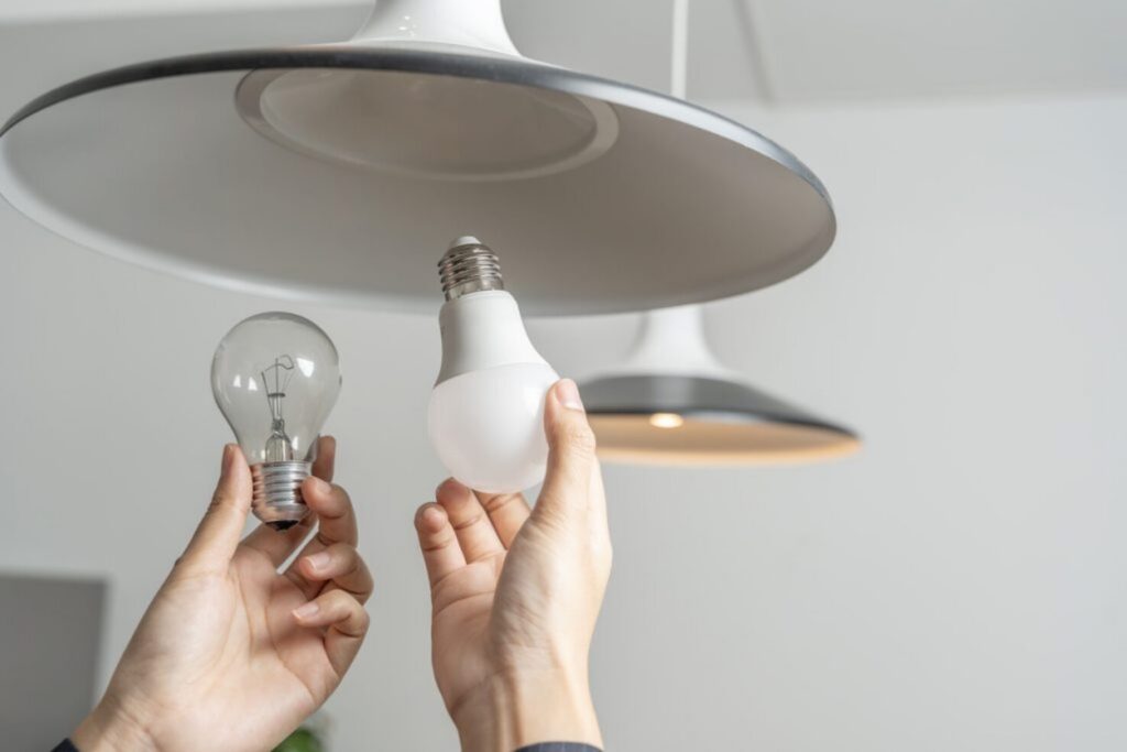 Vor crește facturile la curent? Un expert în energie prezintă trei scenarii posibile