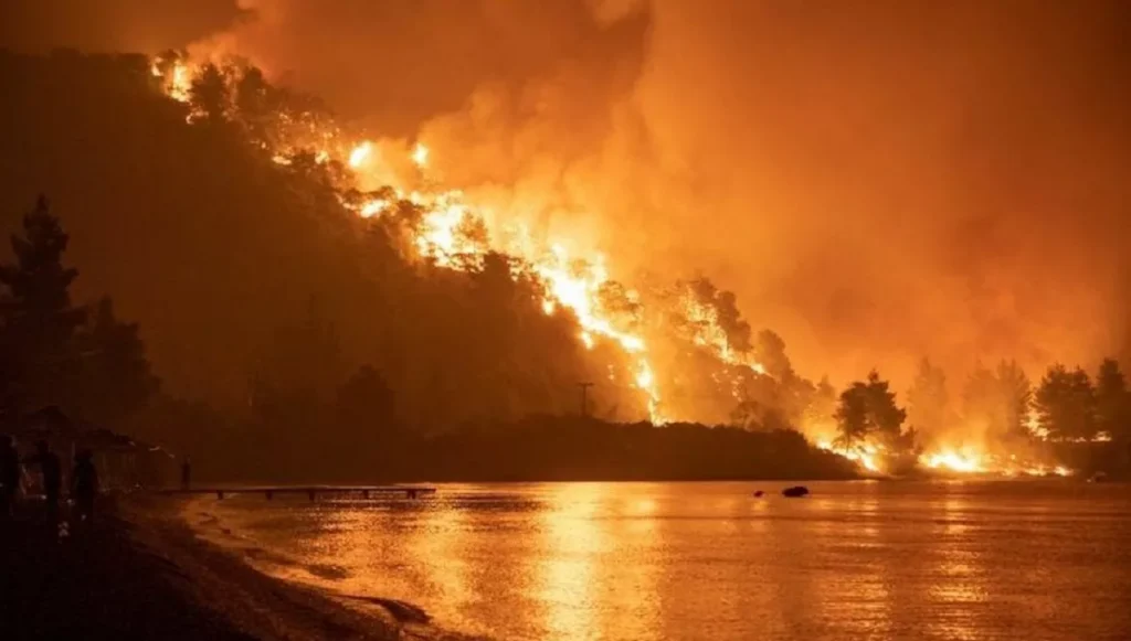 Incendii de vegetație în Grecia. Un nou focar a izbucnit în Creta, iar autoritățile avertizează asupra unui risc ridicat
