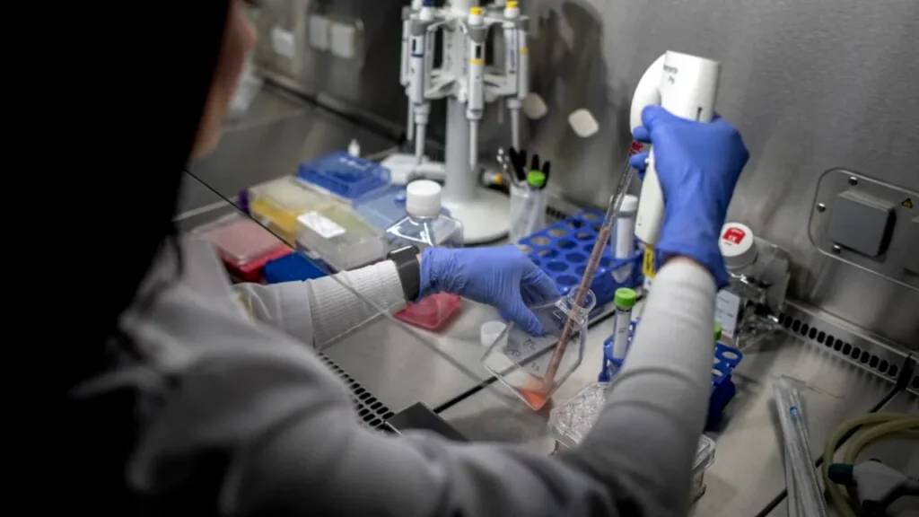 O nouă speranță pentru pacienții cu cancer pancreatic. SUA aprobă un medicament care a dublat supraviețuirea