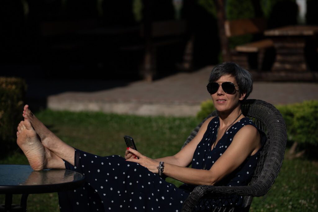 Casa dintre lumi (VII). Unde se termină ospitalitatea?