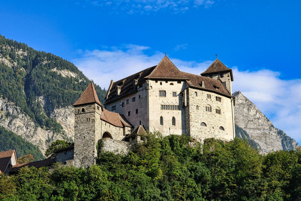 Schimbare istorică în Liechtenstein. Se elimină privilegiul masculin pentru succesiunea la tron