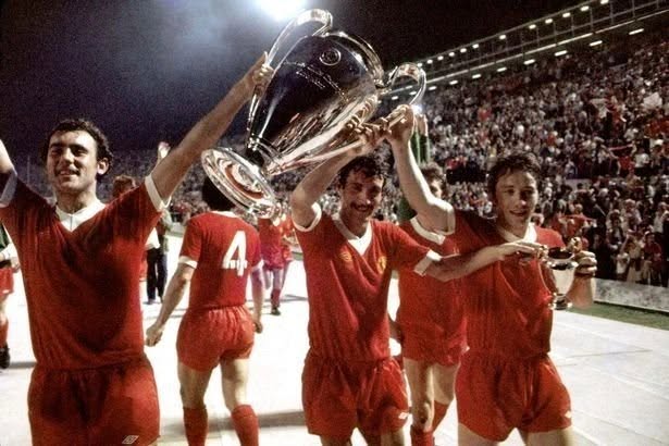 Jucătorii lui Liverpool sărbătoresc prima Cupă a Campionilor Europeni. Sursă foto: Facebook
