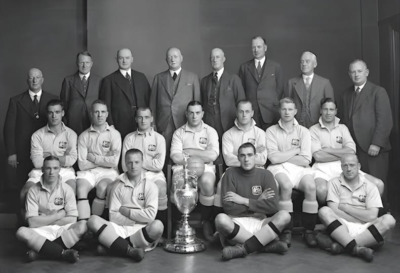Echipa care a câștigat campionatul în 1937. Sursă foto: Facebook