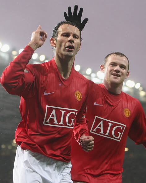 Ryan Giggs și Wayne Rooney. Jucătorii cu cele mai multe meciuri și goluri pentru Manchester United. Sursă foto: Facebook