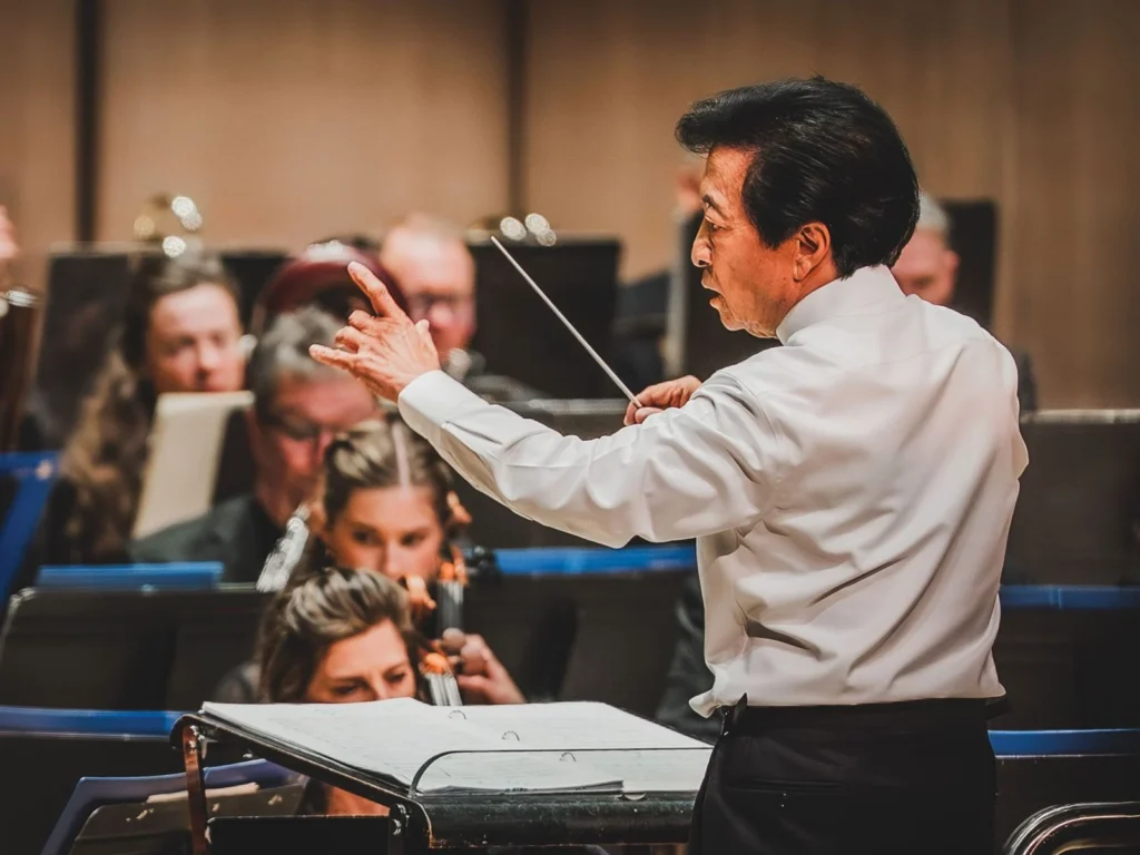 The Guardian: Cum ajung miliardarii să cumpere orchestre simfonice și să sfideze meritocrația în muzica clasică