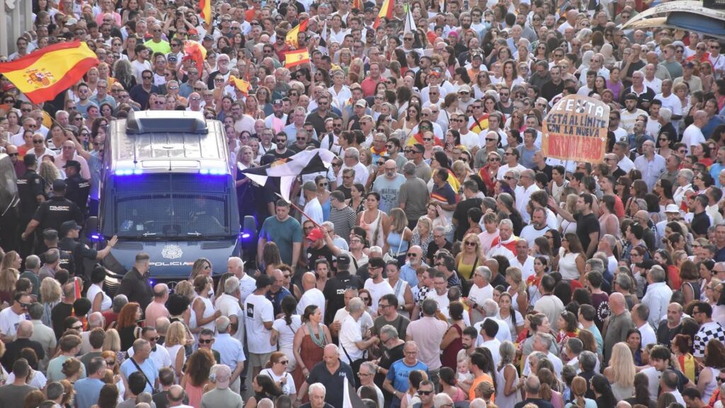 Locuitorii din Ceuta au ieșit în stradă. Îi cer demisia premierului spaniol Pedro Sánchez după criza migranților