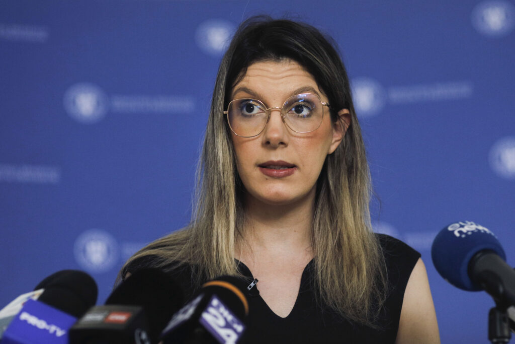 Acuzații de rispă. Noul sediu Romsilva, criticat de ministrul Mediului, Diana Buzoianu