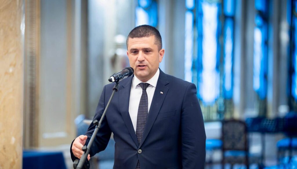 Radu Miruță explică de ce nu colaborează cu Grindeanu: „Împotriva sa au ieșit șase sute de mii de oameni în stradă”
