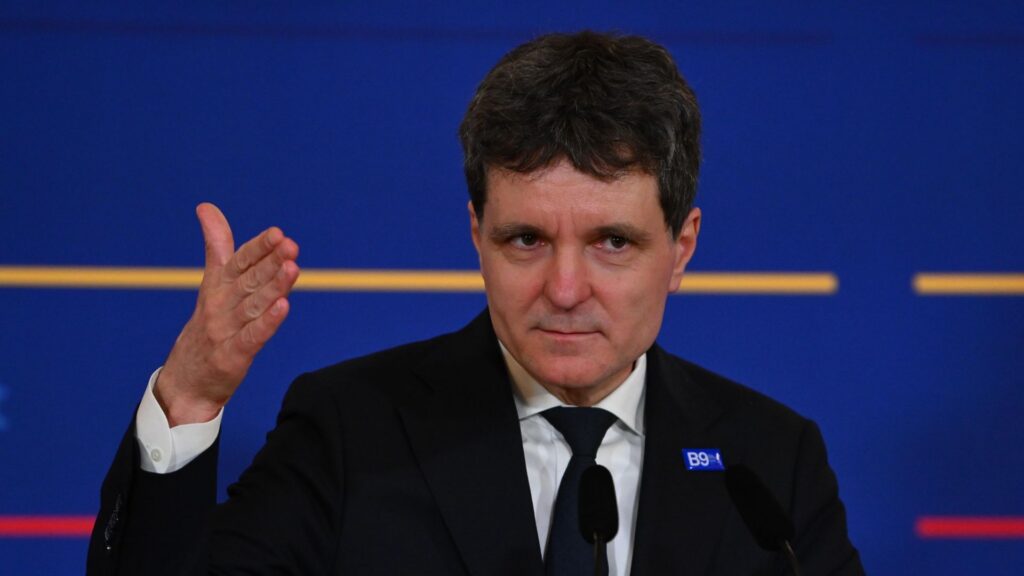 Nicușor Dan avertizează că ar putea retrimite în Parlament legea decarbonizării pentru a proteja fondurile din PNRR