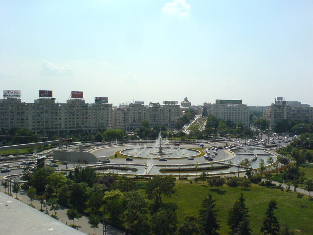 Piața Unirii se redeschide parțial pentru trafic. Lucrările la planșeu continuă
