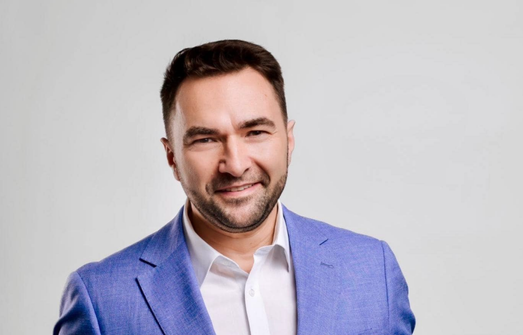 Primarul din Piatra-Neamț cere reducerea salariilor directorilor și indemnizațiilor din societățile Consiliului Local
