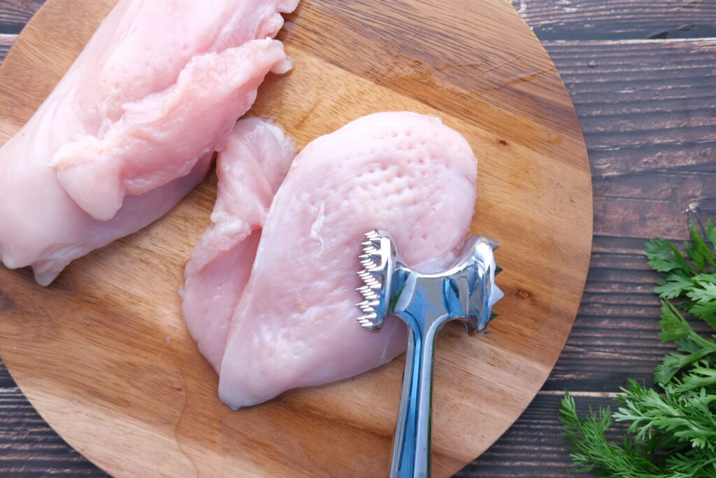 Producția de carne din România continuă să crească. Păsările au înregistrat cel mai mare avans, potrivit datelor INS
