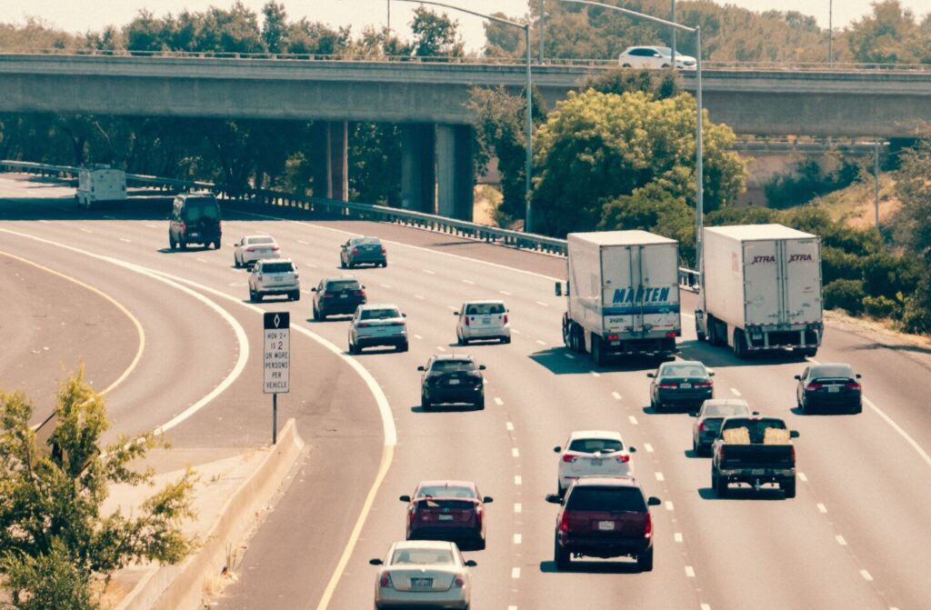Ce se schimbă pentru șoferi de la 1 octombrie. Purtătorul de cuvânt al CNAIR explică noile reguli pentru rovinietă și sistemul TollRo
