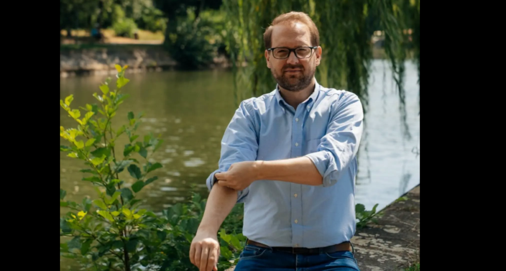 Zeci de aleşi locali îşi pierd funcţiile alături de Dominic Fritz. Cum se aplică noile prevederi ale Legii ANI