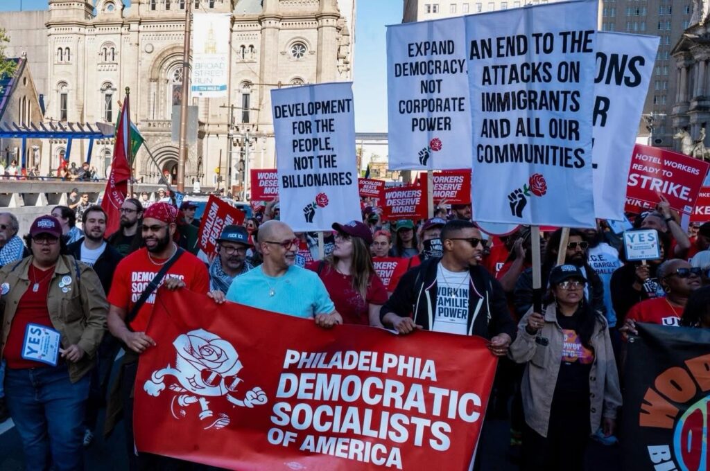 The Washington Post: Virajul socialist al Partidului Democrat readuce politica americană la vechile lupte ideologice și divizări