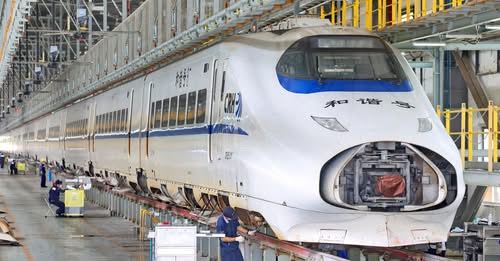 Un tren chinezesc rupe legile vitezei și parcurge de la zero la 800 km/h în doar 5,3 secunde