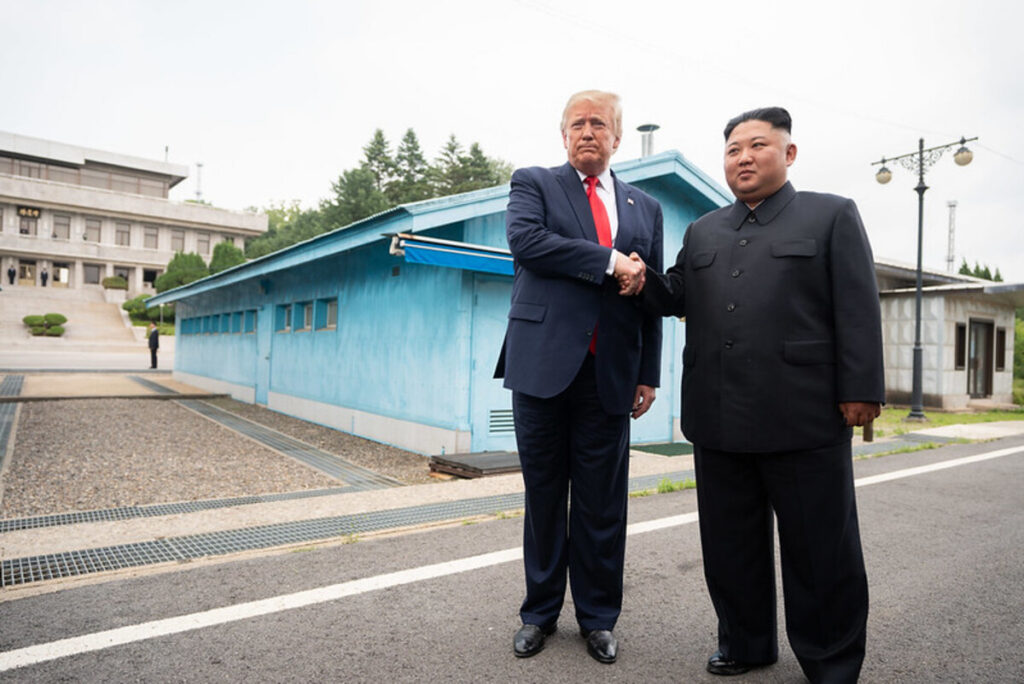 Trump ordonă Pentagonului să reducă amploarea exercițiilor comune cu Coreea de Sud, de dragul lui Kim Jong Un