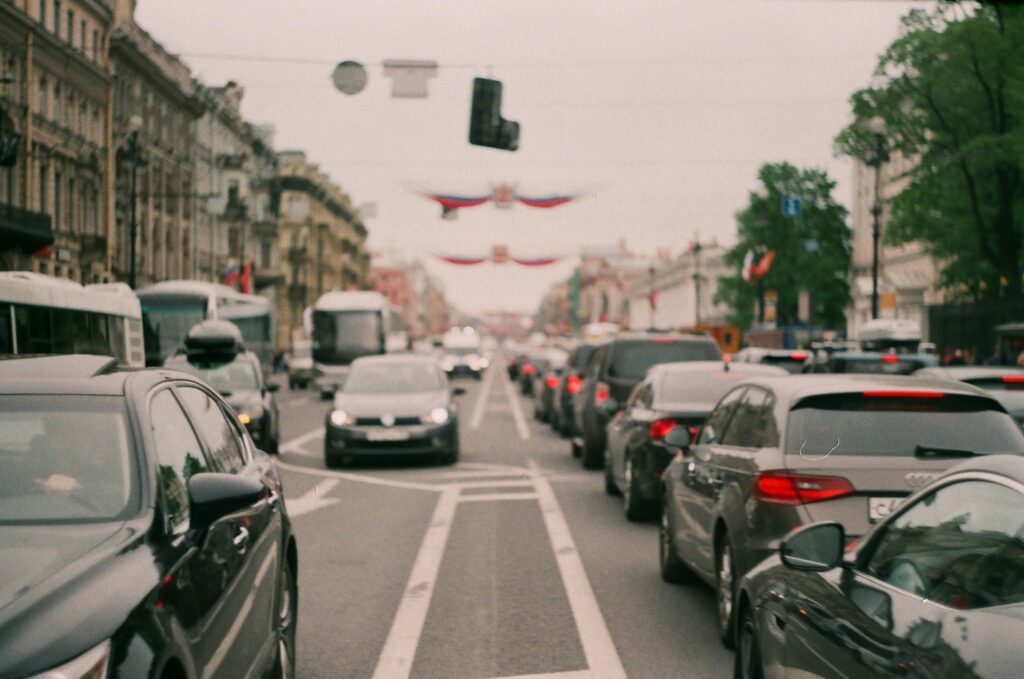 UE pregătește o nouă taxare a emisiilor. Carburanții și încălzirea ar putea costa mai mult din 2028