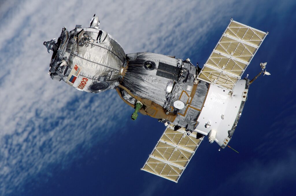 Un nou satelit militar lansat de Rusia. Moscova dezvoltă și rețeaua Rassvet-3