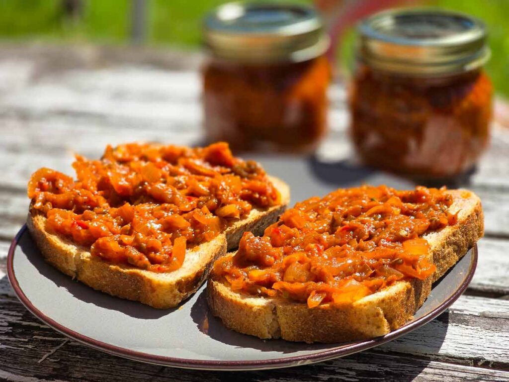 Zacuscă de vară. Tradițional se face toamna, dar acum avem abundență de legume. Ce variante există în afară de rețeta clasică