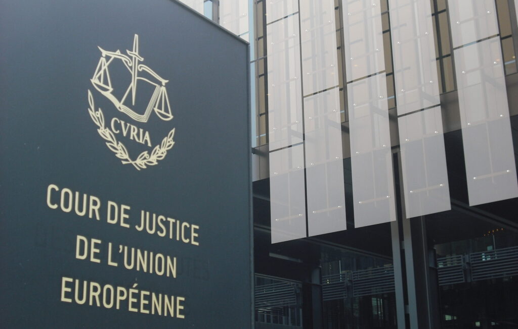 Curtea de Justiție a UE stabilește când poate plăti statul pentru greșelile unei instanțe. Cazul unui fermier român