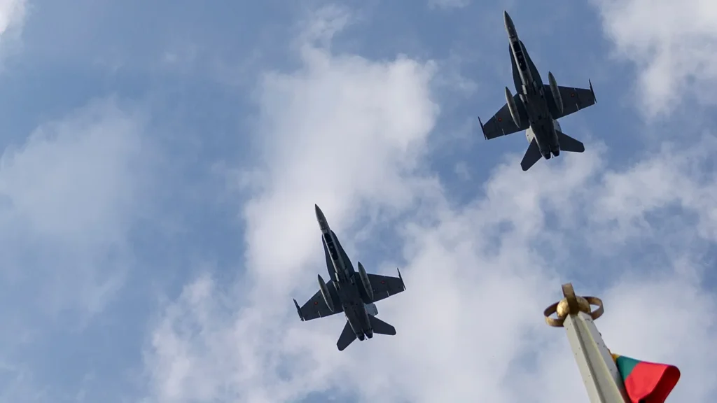 Avioanele NATO au doborât o dronă în spațiul aerian al Lituaniei