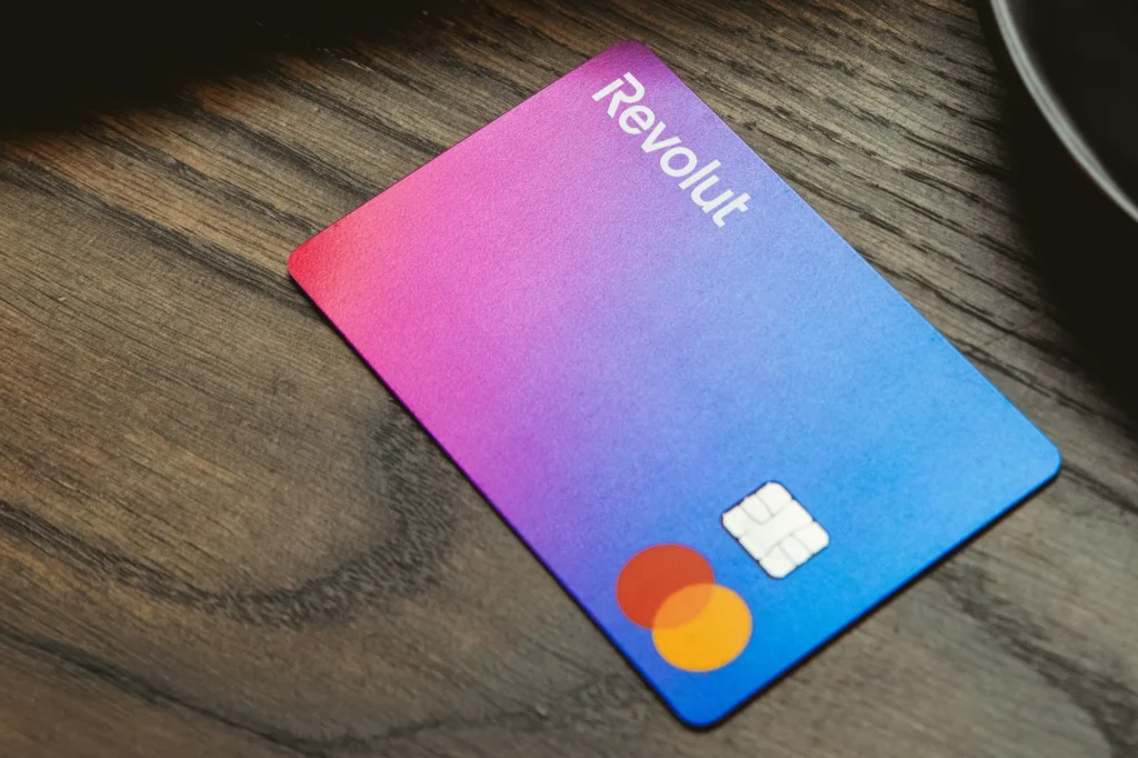 Revolut a trimis date sensibile unor persoane neautorizate. Pașapoarte, selfie-uri și tranzacții, printre informațiile expuse