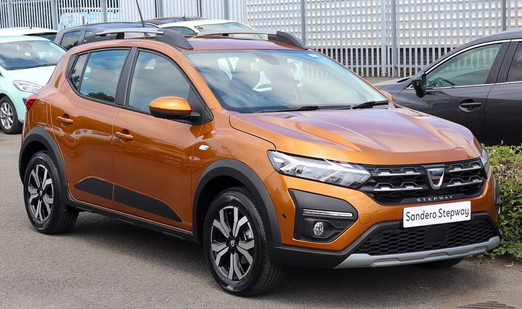 Avertisment dur din industria auto: Dacia va reduce producția și ar putea da oameni afară. În același timp, Volkswagen pregătește cea mai dură restructurare din istoria sa