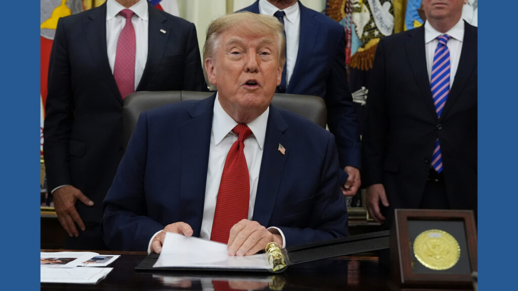 Trump amplifică ostilitățile cu CNN și MS Now, la Casa Albă. Preşedintele i-a spus unei jurnaliste „să tacă”