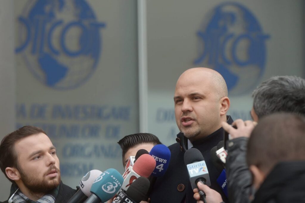 Emanuel Ungureanu sesizează DNA și ANI după zborul privat la Mykonos. Deputatul cere verificări în cazul judecătorului CCR Cristian Deliorga